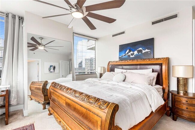 Building Photo - 700 Park Regency Pl NE