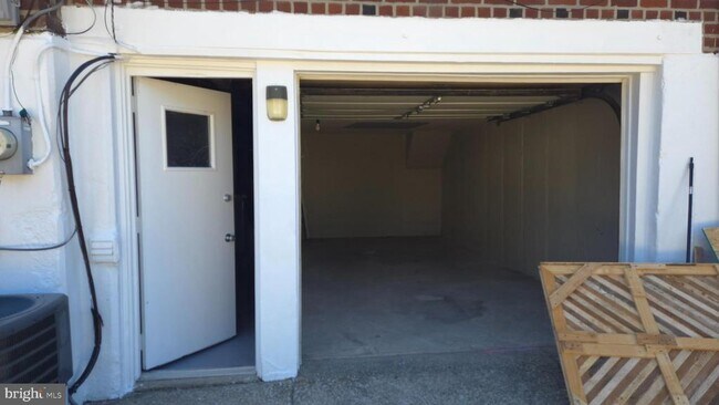 Building Photo - 356 Krams Ave