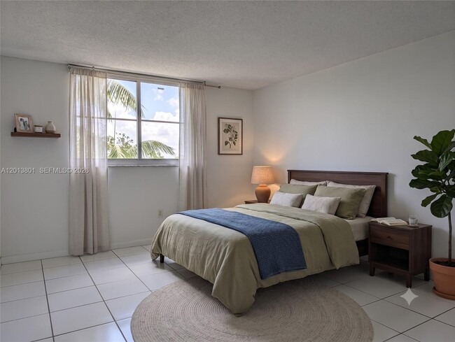 Building Photo - 210 Seaview Dr