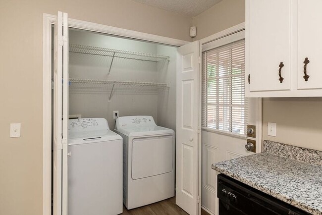 Building Photo - 112 Upland Ct