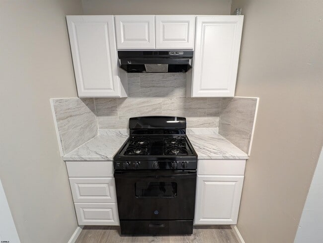 Building Photo - 2002 Grant Ave