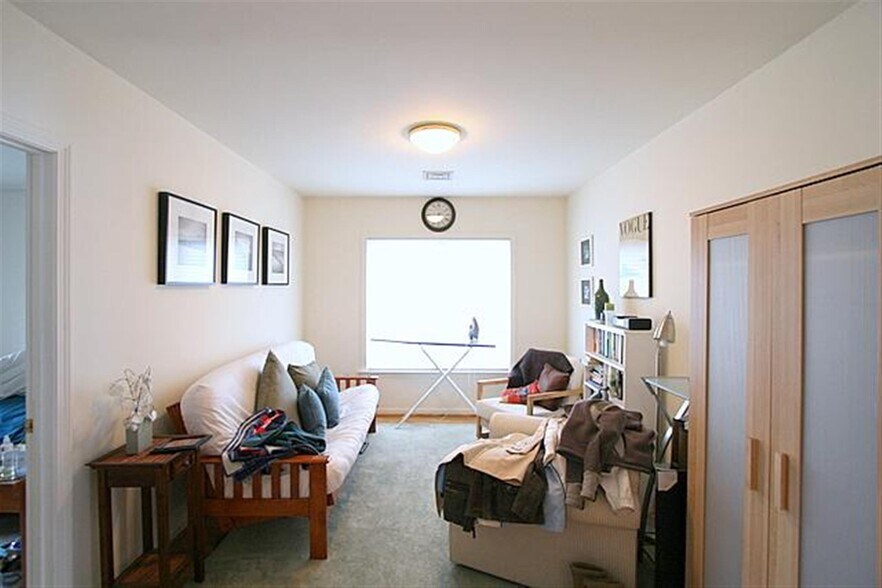 Building Photo - 11 Kent Ct