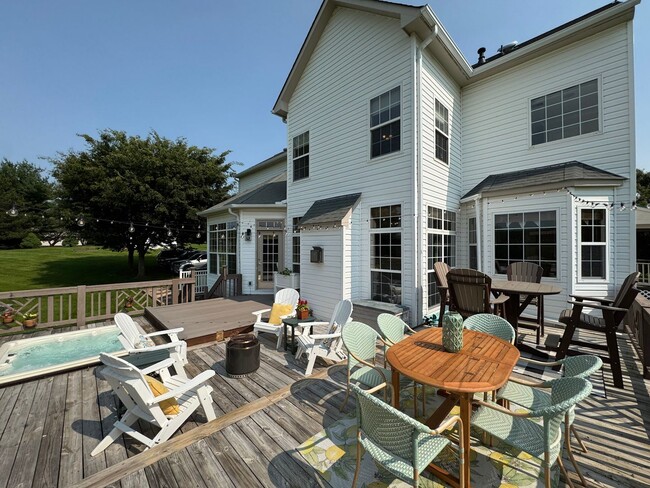 Building Photo - Fantastic 4 Bed 2.5 Bath Single Family Hom...