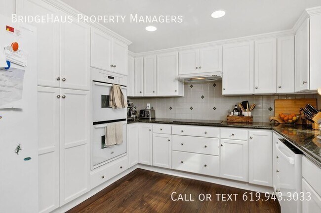 Building Photo - 1004 St Albans Pl