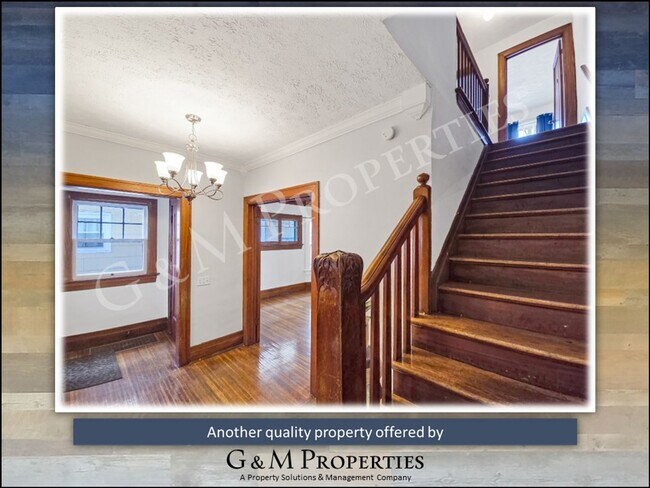 Building Photo - Rare Park Ave Rental – Spacious 3-Bedroom with Original Charm