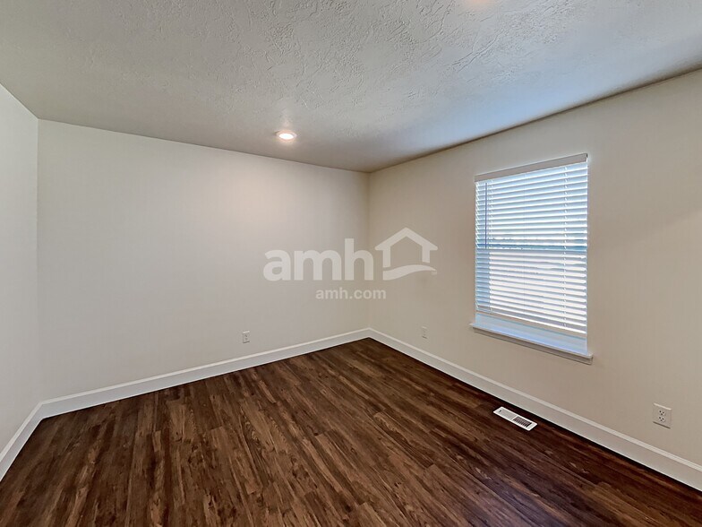 Building Photo - 373 North St