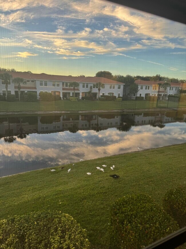 Building Photo - 168 Astor Cir