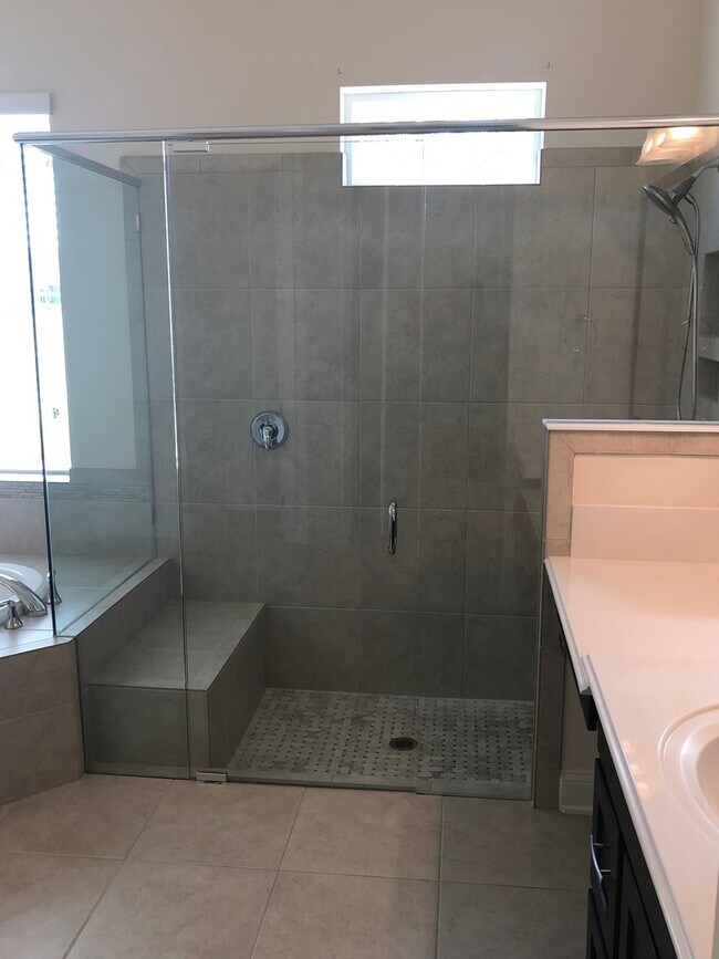 Building Photo - Beautiful 4B/3B plus office single family ...