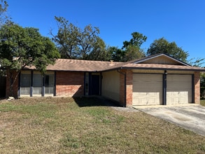 Building Photo - 4735 El Vedado St