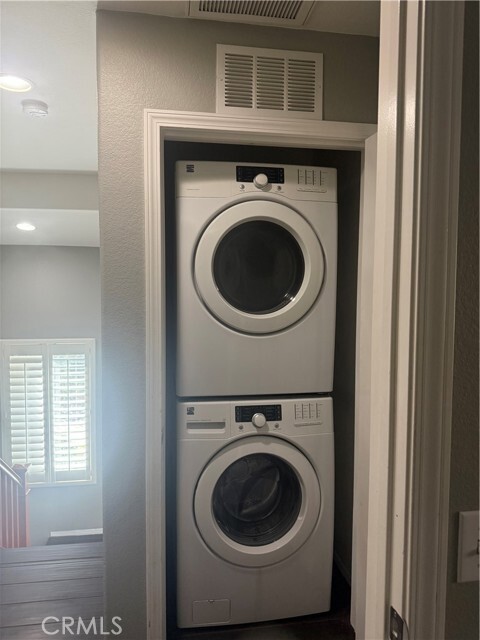 Building Photo - 8692 E 9th St