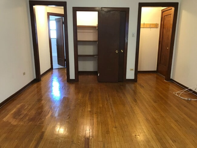 Building Photo - Beautiful Studio Apartment Available for Sublet March 1st