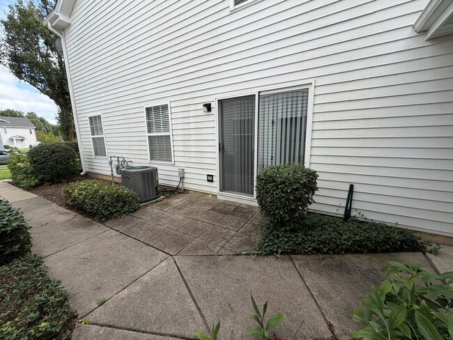 Building Photo - 1840 Oslo Ct