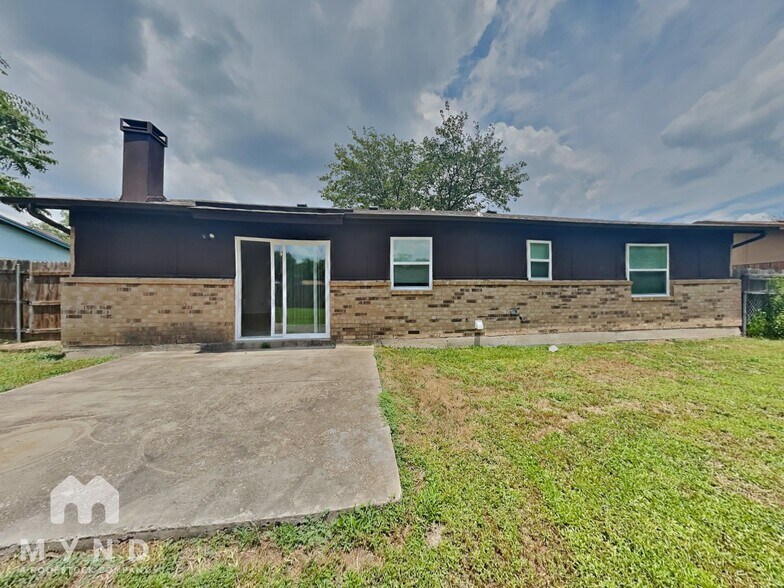 Building Photo - 709 Croydon Dr