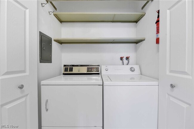 Building Photo - 12500 Edgewater Dr