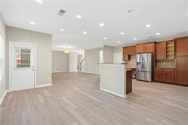 Building Photo - 4660 Lake Hill Trail