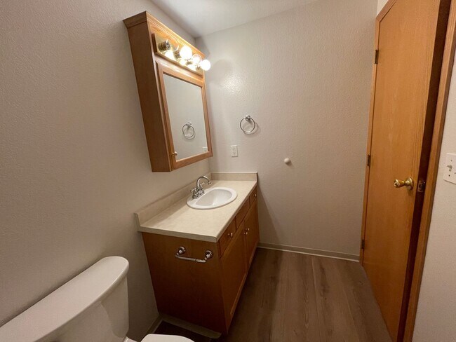 Building Photo - 1399 Chickadee Ct