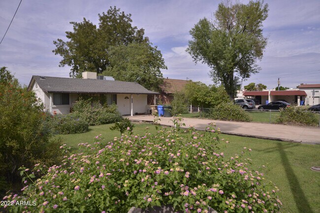 Building Photo - 5650 N 10th St