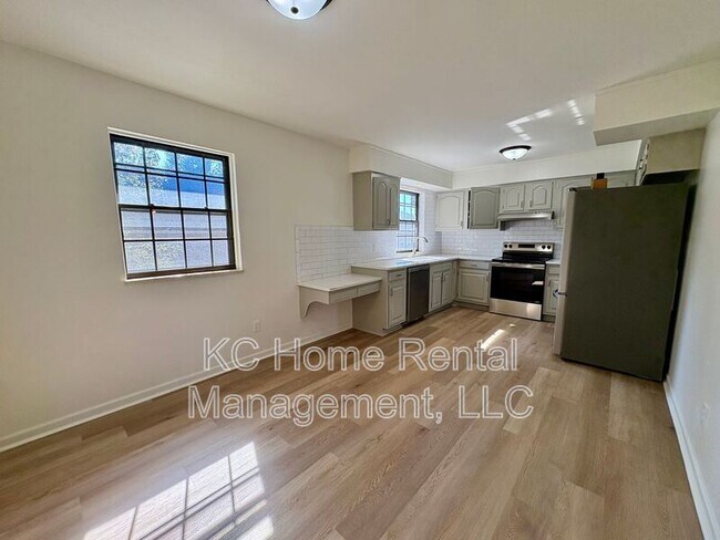 Building Photo - 10205 CedarBrooke Ln