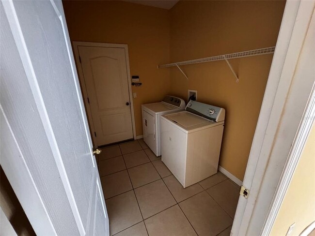 Building Photo - 1111 Hacienda Cir