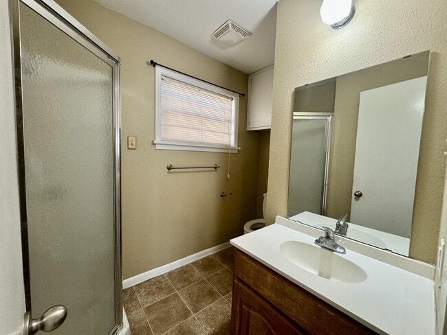 Building Photo - 419 E Rogers Dr