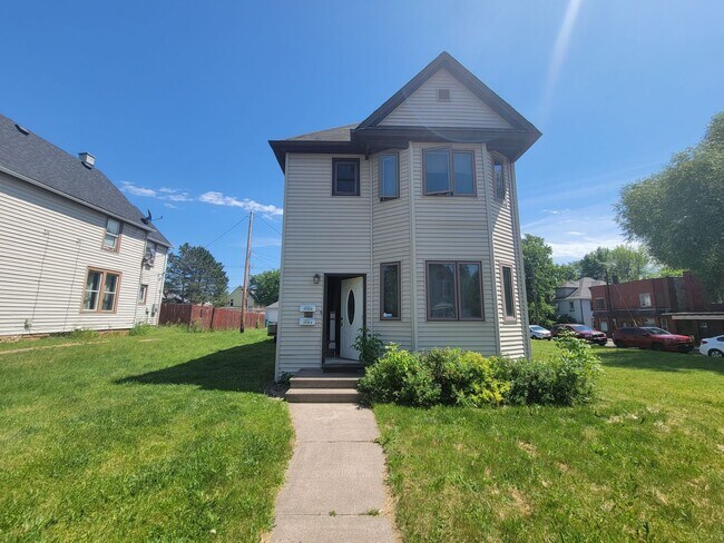 Primary Photo - 2530 W 2nd St