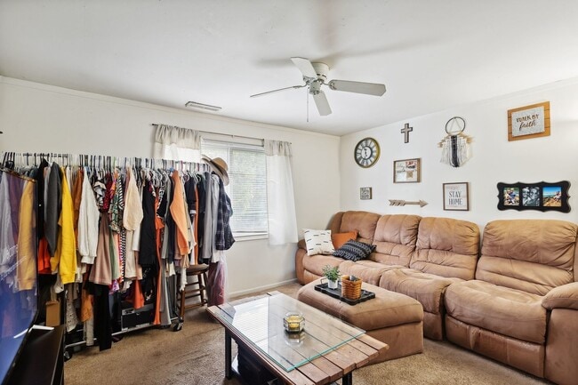 Building Photo - 300 Pauline Ave