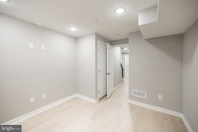 Building Photo - 2428 Jasper St