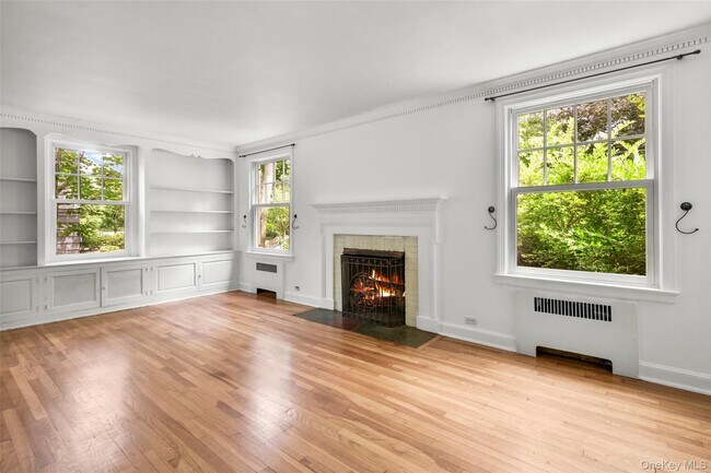 Building Photo - 721 Forest Ave