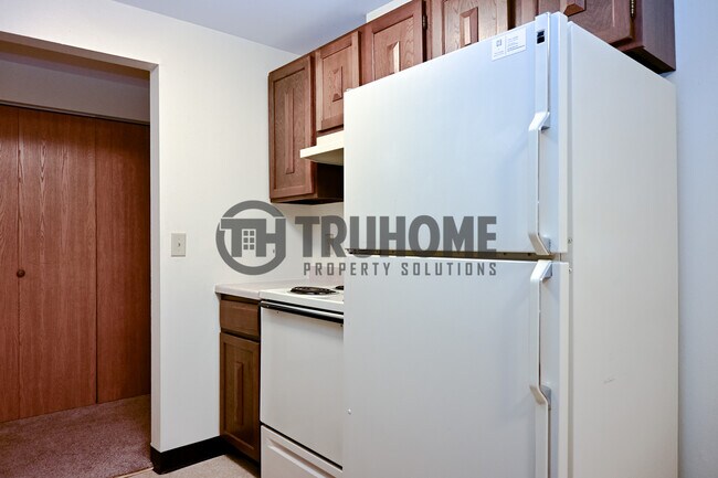 Building Photo - 715 N 40th St