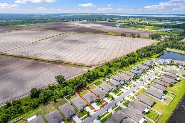 Building Photo - Like New 3/2 in Wimauma