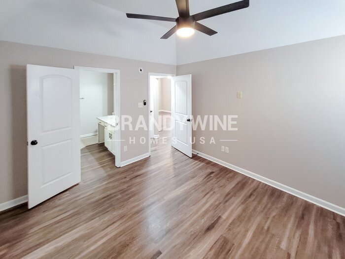 Building Photo - 10242 Evening Hill Dr