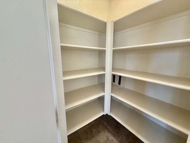 Building Photo - Hollister-Beautifully Updated 4BD/3BA Home with Garden Backyard in Prime Hollister Location