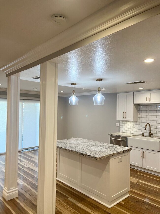 Building Photo - 4 Bed/ 3 Bath Yorba Linda Home with 2 Car Garage