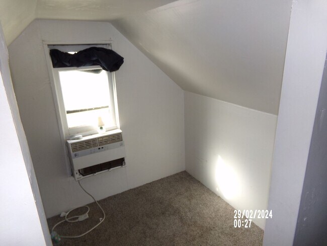 Building Photo - 4bd 1ba Home