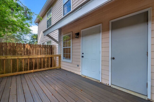 Building Photo - East Tallahassee Townhome
