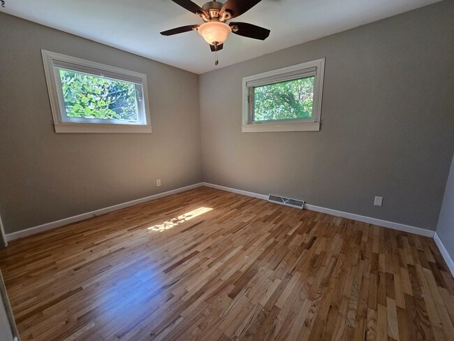 Building Photo - 2 Bedroom Home in Normal