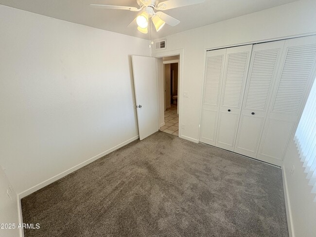 Building Photo - 1538 E Palmdale Dr