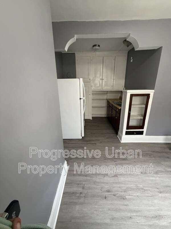 Building Photo - 1442 W 101st St