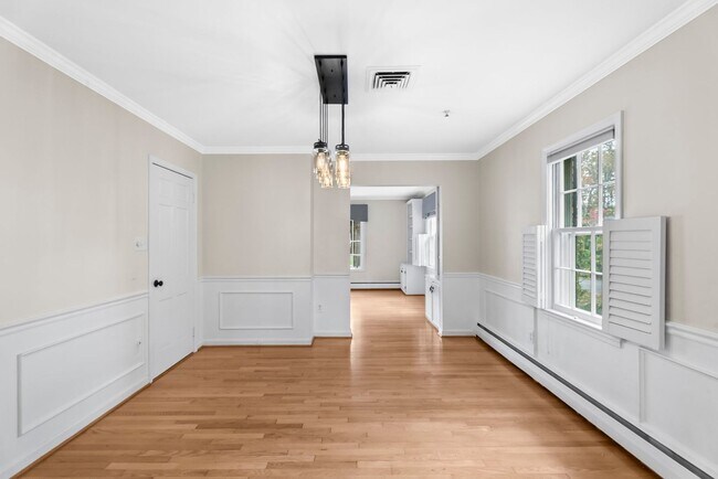 Building Photo - Updated Colonial Home in Westgage Neighbor...