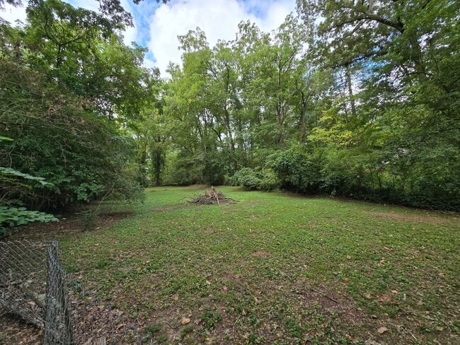 Building Photo - Live in Red Bank!