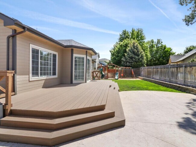 Building Photo - 695 W Riodosa Dr