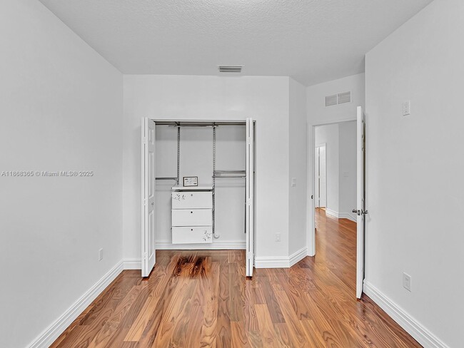 Building Photo - 4953 SW 135th Way