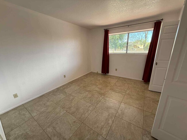 Building Photo - 5204 N Tigua Dr