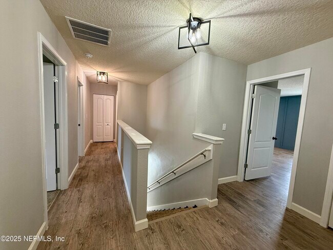 Building Photo - 2200 Pebble Point Dr