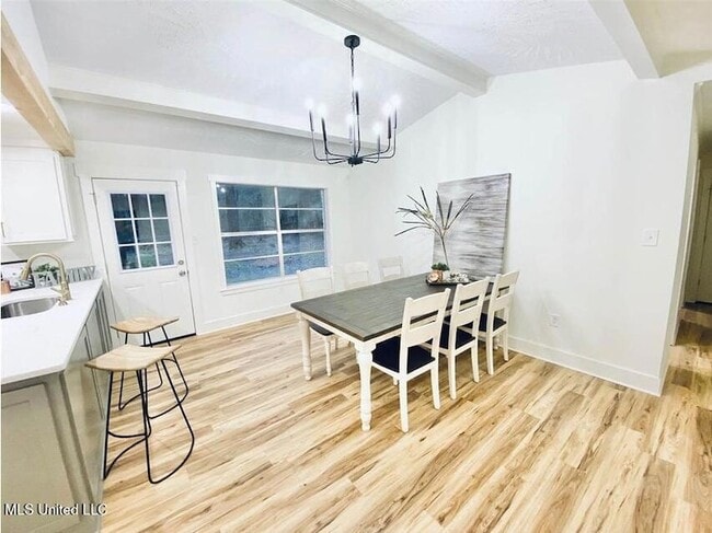 Building Photo - 904 Oakhill Cir