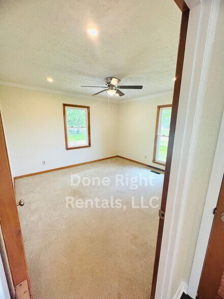 Building Photo - 388 E Noel Dr