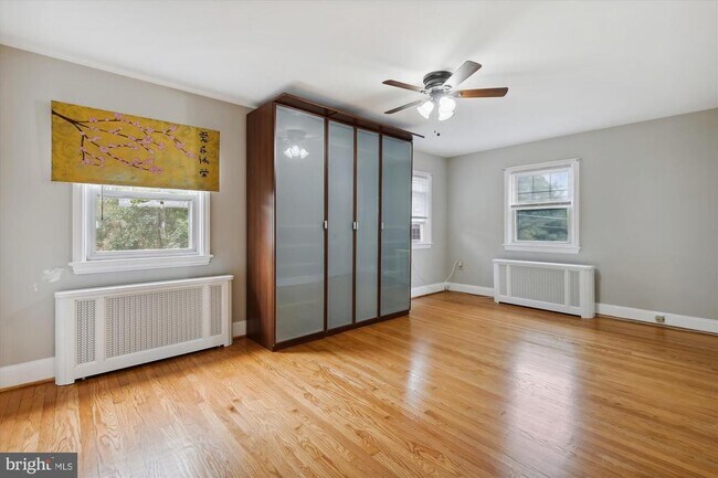 Building Photo - 619 S Garfield St