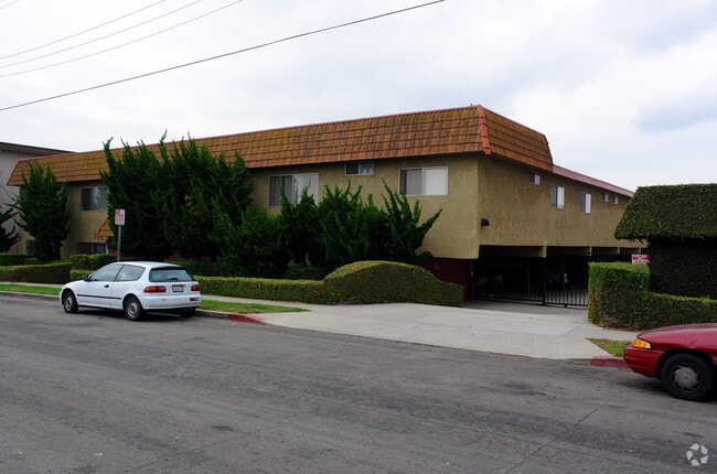 Building Photo - 732 W Imperial Ave