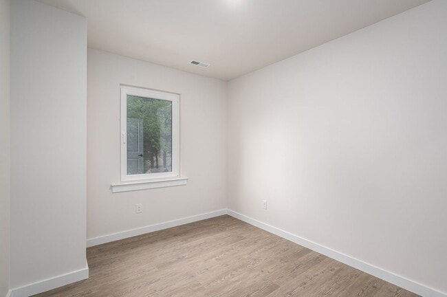 Building Photo - 12 Catawba Ave