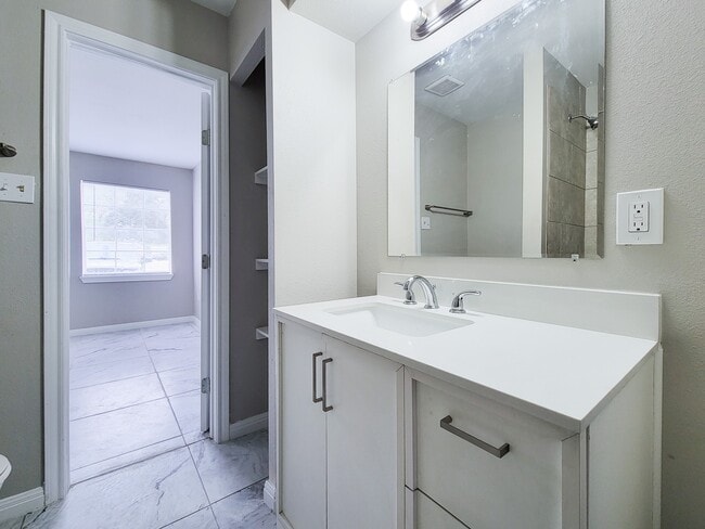 Building Photo - 3206 Lobit Dr